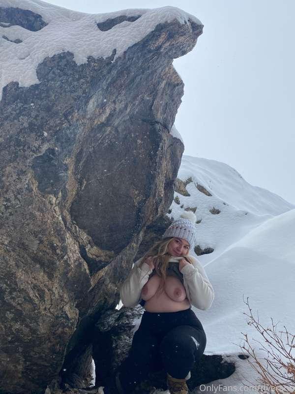 Usually I fully undress on my hikes, however it was soooo co..