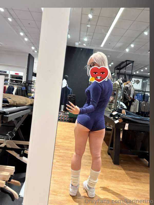 sent out a NASTYyy pov of my ass from a diff angle