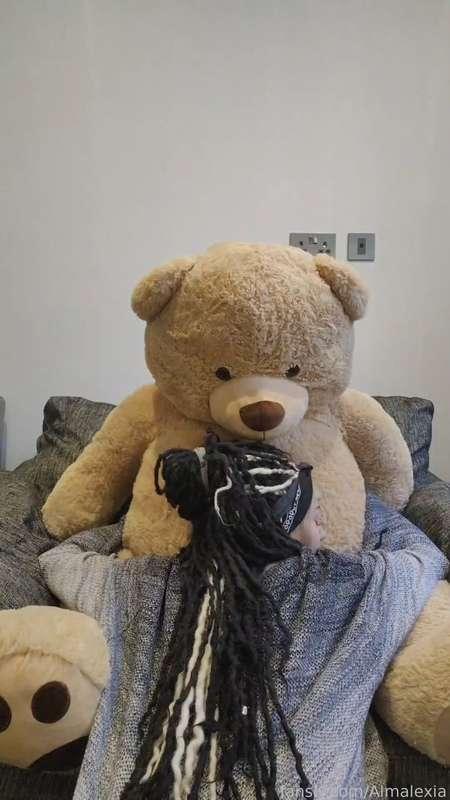 Tomorrow is finally a recording day, so I can FINALLY do my next hypnosis instalments 🔥💕 and the next two will be free ♥️

This could be us, but you playin. Just let me put 300lbs on you, sheesh 💖💖

P. S. If you have bigger tits than mine, that means that I'll *have* to suck on them. I hope that's okay? 💘