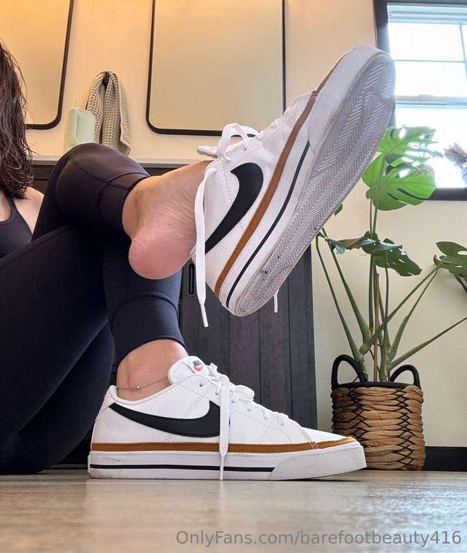 swipe to take off my shoes and worship my soles🥰