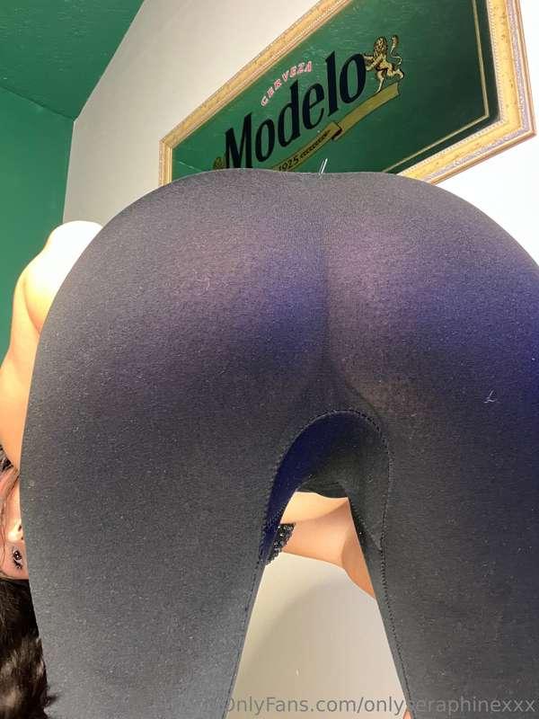 you can’t tell im not wearing panties until im bent over for..
