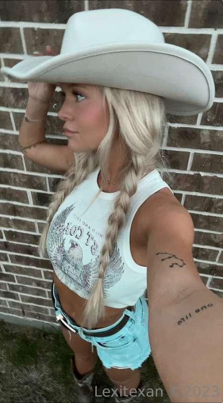 happy monday🤠🤍