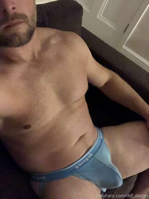 Jocked up and cam captured by two thirsty fans. Love showing..