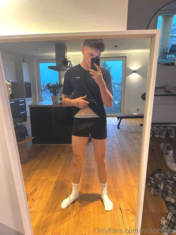 My dick is getting hard right now… can someone help me?🫠