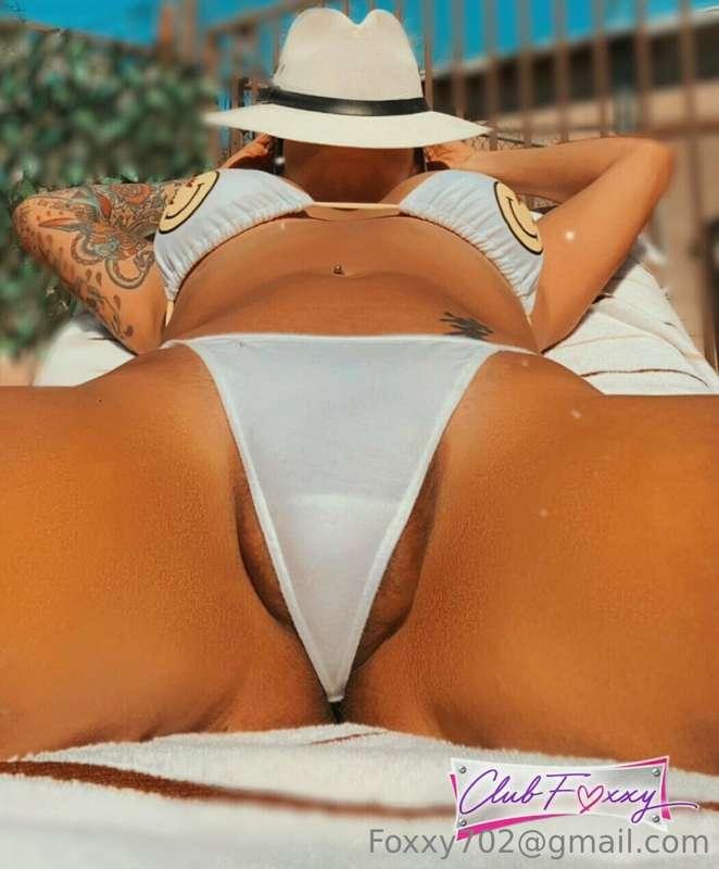 TIP your Mami and I'll remove my swimsuit. . but it all depe..