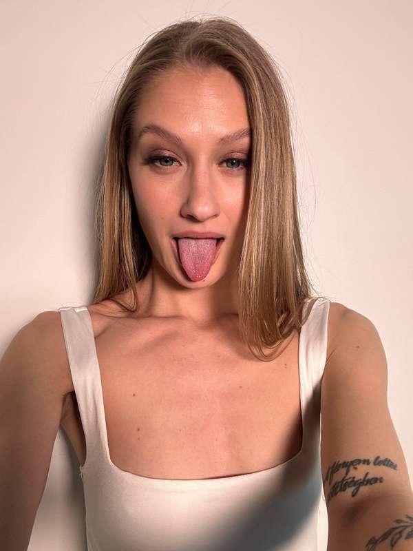 Hey there! I have something naughty for you.. DM me if you w..