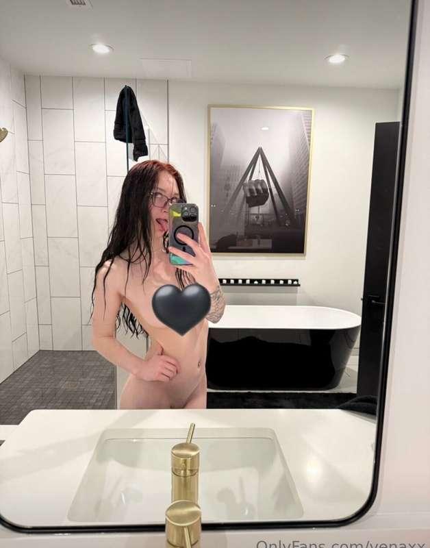 @venaxxhey luvs lemme be ur new egirl obsession 🖤JOIN ME FOR..
