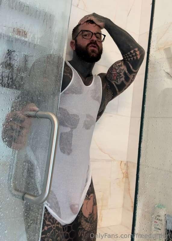 Even dirty boys gotta get clean 😈 Watch me jerk my cock off ..