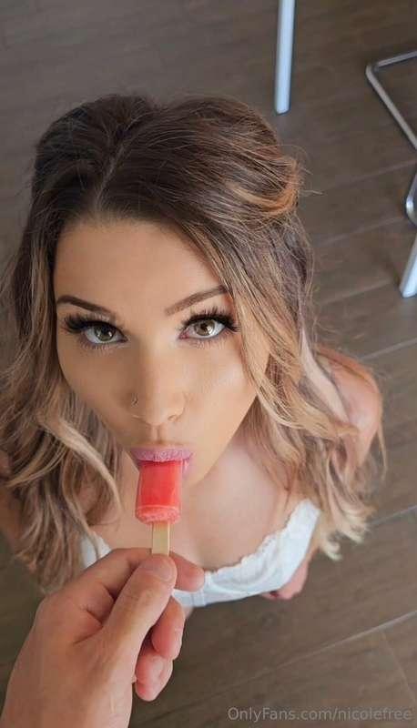 Does anybody have a cock i could use instead?😩