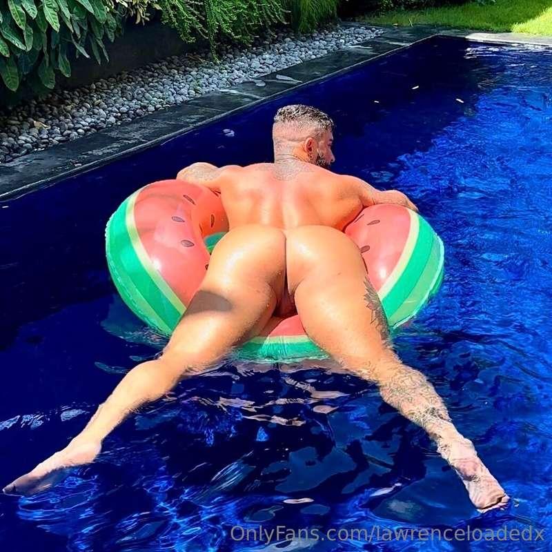 Who’s coming for a swim..? 😋