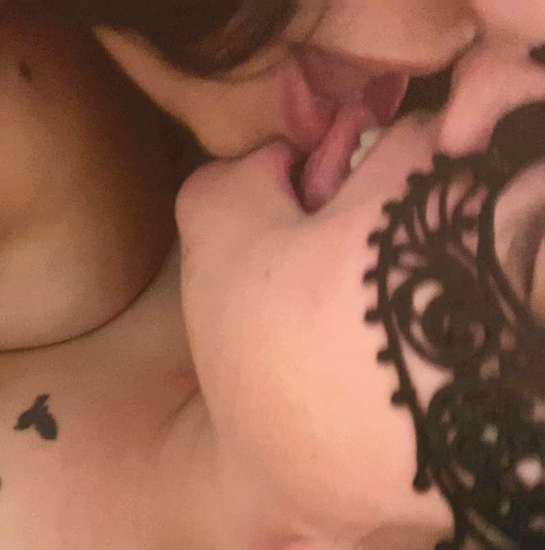 That was quite an evening 🔥💦

#abf #anr #girlongirl #kissing #brunette #lesbian duo #milf #fyp 
