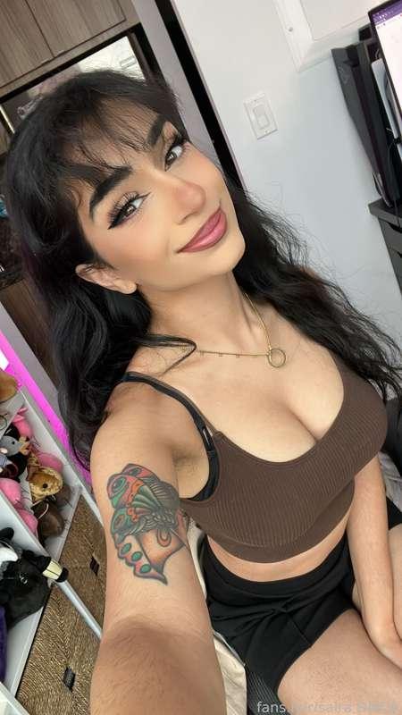 stream selfies from the other night! 

i’ve been posting a ton of tiktok content lately and the only one that started going viral ended up getting deleted by tiktok. i don’t know how this app works and it’s so debilitating editing videos just for them to not get any comments or likes 😭 oh well, the grind don’t stop!