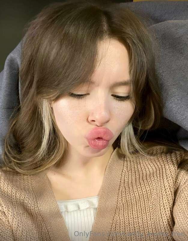 🔥😈 THE DEVIL WANTS TO PLAY 😈🔥@kitten_lisa loves it rough and..