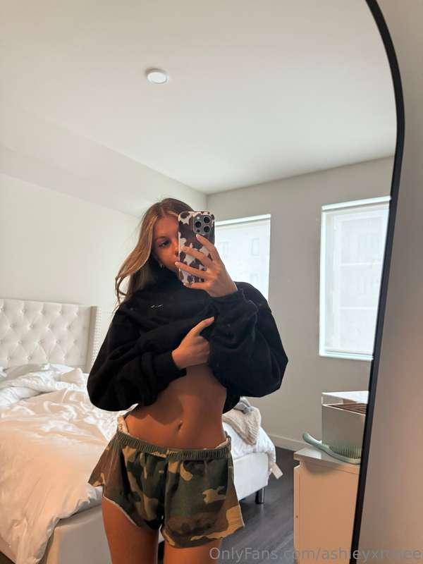 Caught me in the mirror… but I caught your attention. 😘