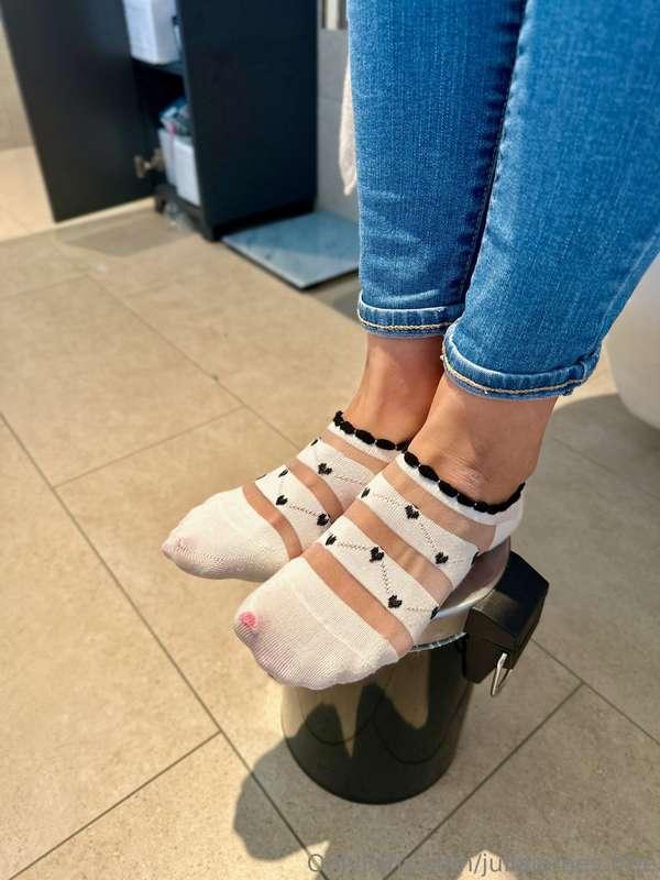 Showing you my slightly worn out ankle socks. There is going..