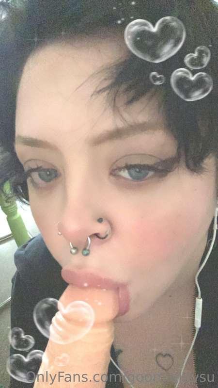 Love suckin big wangs, I make bj pov videos and try to make ..