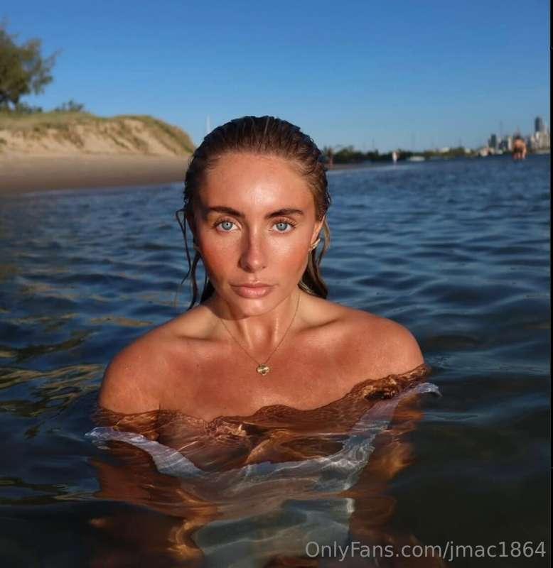 BONNIE BLUE IS A FILTHY UK SLUT THAT LOVES GETTING RAILED BY..