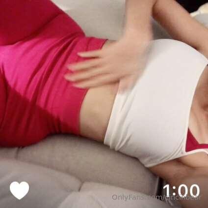 Pussy camel toe tease through leggings weekly! In dms!