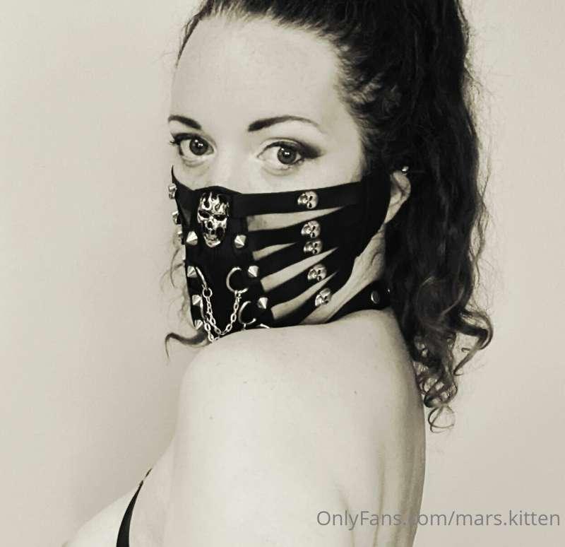 I'm not above some leather and chains. <3