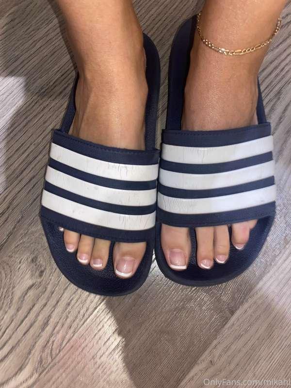Who wants to spoil a girl and help her get her nails done 👸🏼..