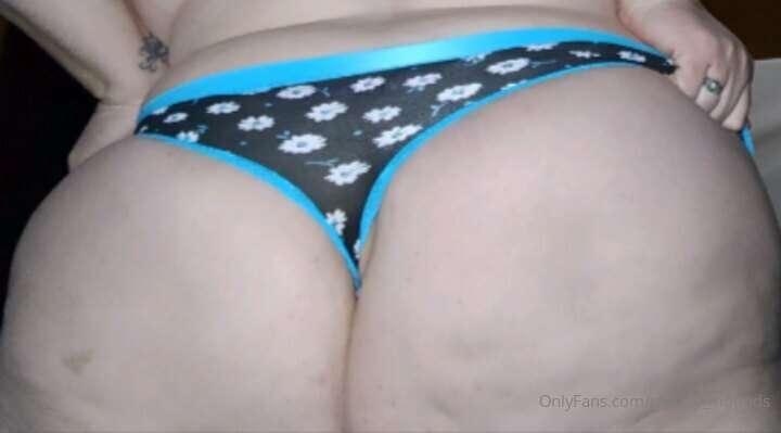 So I'll say goodnight with a thong pic. Thong Thursday..lol
