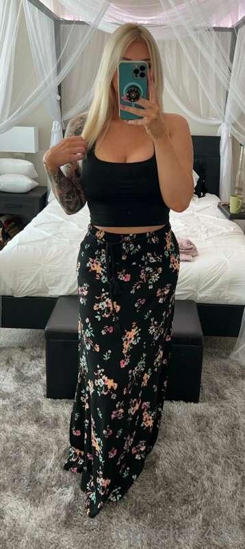 Wearing a skirt so you can have easy access after our date 😈