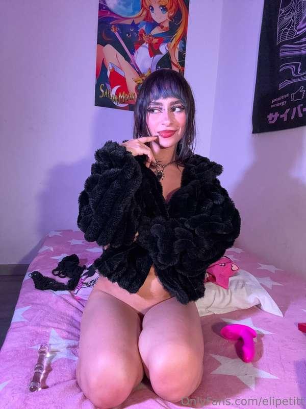 Which one should I play with? 🌚