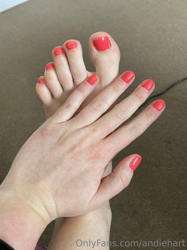 i have today off work so i repainted my nails and am doing a..