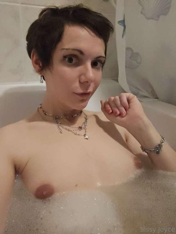 Sorry!! Me just got home and took bath. Yes this is me witho..