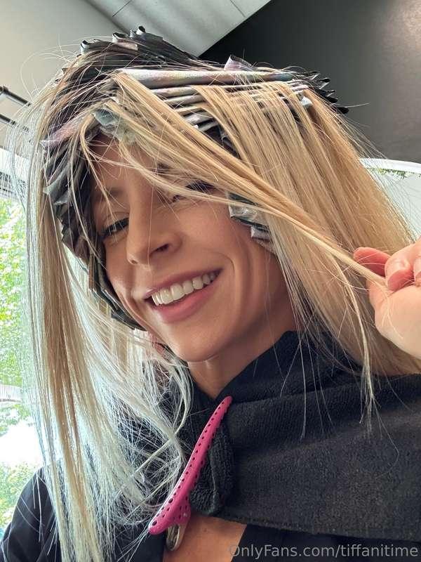 I’m getting my hair done today 🥰 Will you treat me? 