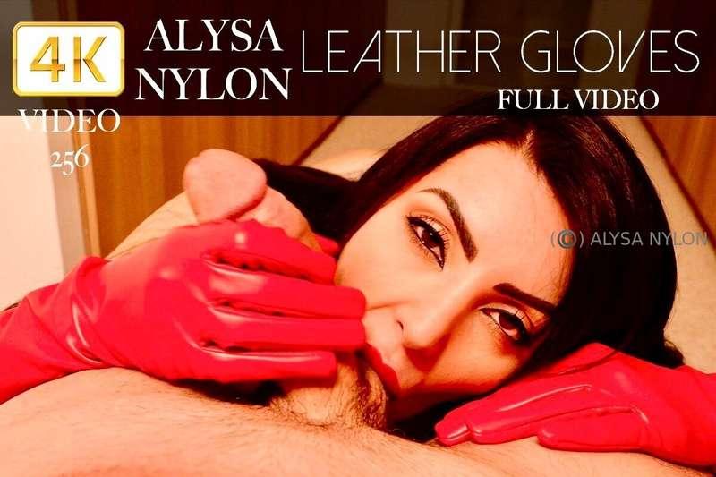 My gift video of the week will be available very soon 💋💋