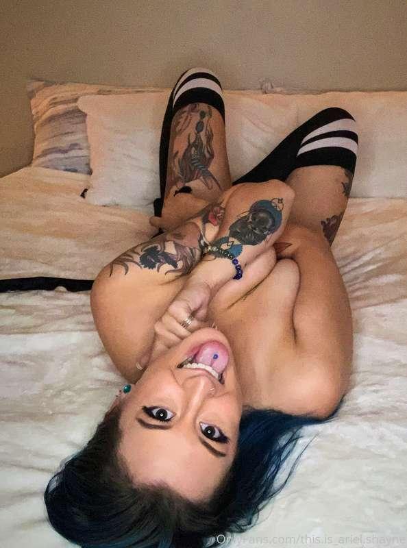I’ve got content! Subscribe and message me, I take requests ..