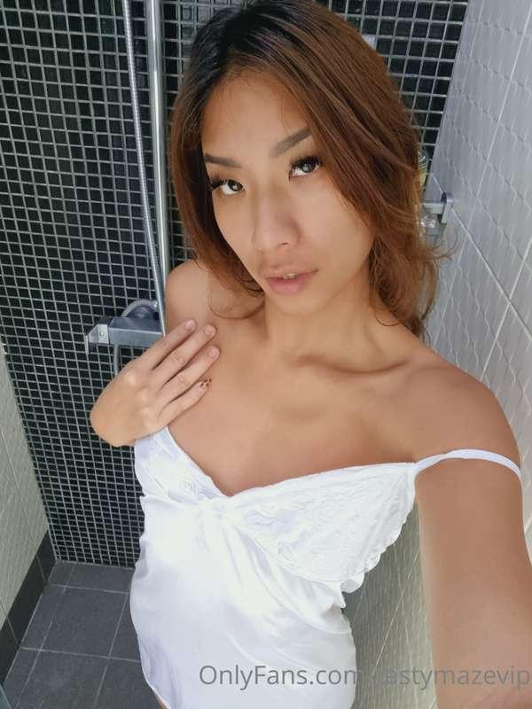 Do you like my sleeping dress? 🥰