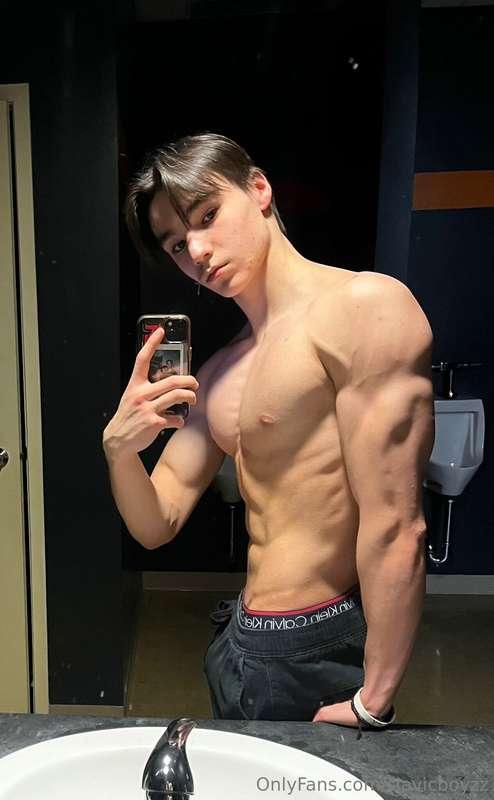 18 year old Anime boy just started an onlyfans @neoakira he ..