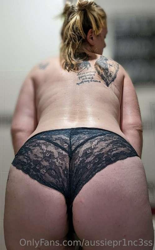 To my beautiful fans, I am thinking on doing a live  (naked)..