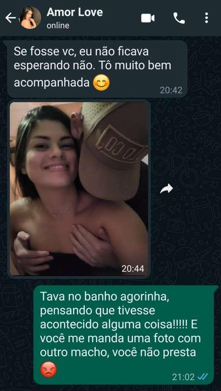 Odeio quando ela faz isso! É como se ela fosse solteira e eu..