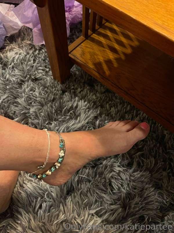 Been getting more requests for feet shots. Here you go!