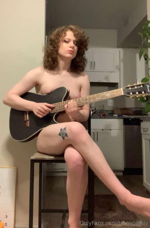 Guitar set! Sexy nude pics w sexy guitar (T0D10n) & a video ..