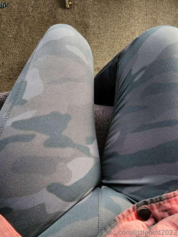 Trying to see if my camo leggings work, can you see the kitt..