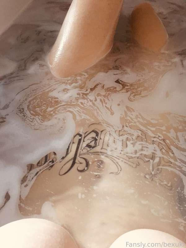 Throwback to a hot bath before my tattoo was finished 💦