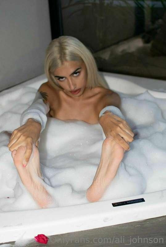 HOLA AMOR🇦🇷❤️
🔥🥵¿QUERÉS SACARTE TODA LA LECHITA CON MI CONTE..