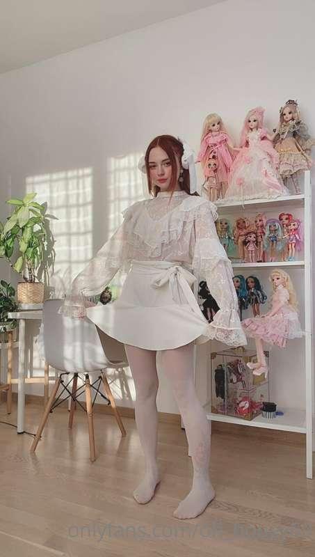 50likes and we will keep playing undress Honey game.🥰
