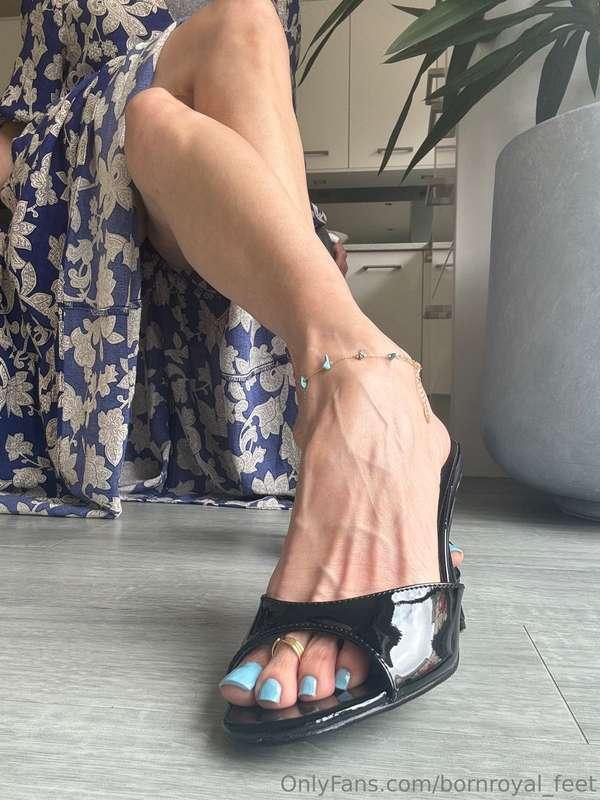 bornroyal_feet image #4