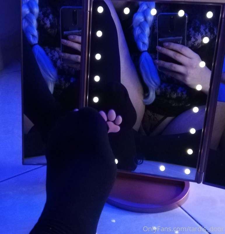 mommy_dimitrescu image #3