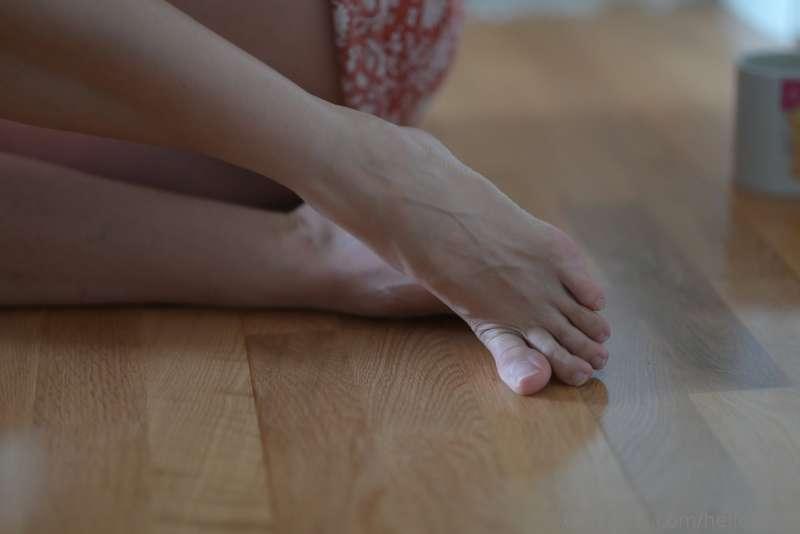 Happy Monday, feet lovers. And a belated Happy New Year! I h..