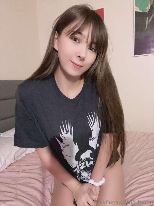 Wanna join me in my bed? 🙈 And maybe we can massage each oth..