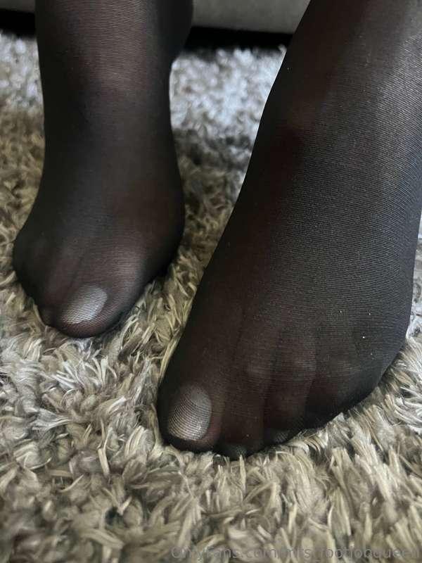 mrs_footjobqueen image #0