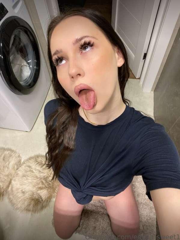🔥𝗙𝗥𝗘𝗘 𝗢𝗡𝗟𝗬 𝗡𝗢𝗪🔥FINALLY 18 @emilia_emilia_princess1 make FREE..
