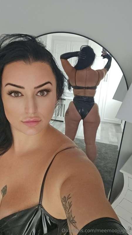 meemoojuggs image #1