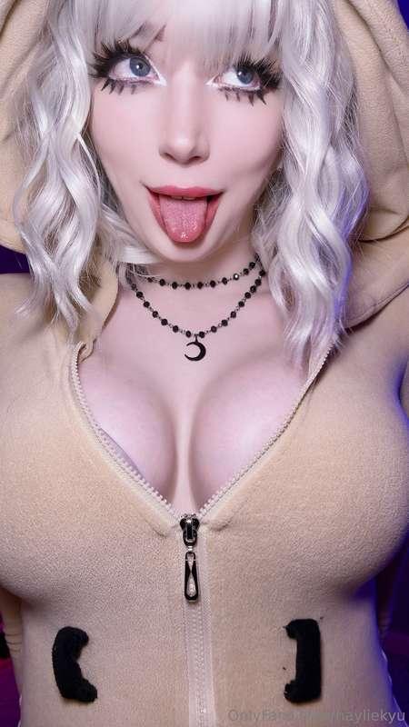 Where do you want my tongue? 👅